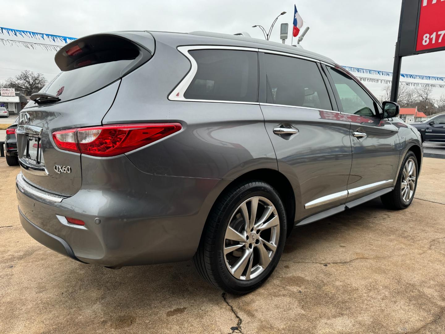 2015 GRAY INFINITI QX60 BASE (5N1AL0MNXFC) , located at 5900 E. Lancaster Ave., Fort Worth, TX, 76112, (817) 457-5456, 0.000000, 0.000000 - Photo#3